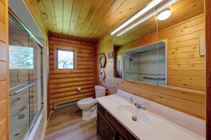 Kylpyamme, hiustenkuivaaja, pyyhkeet