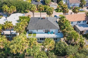 Exterior - "Seaside Escape" block from the Beach, Grill (Neptune Beach)