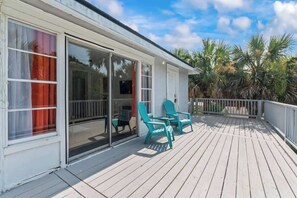 Terrace/patio - "Seaside Escape" block from the Beach, Grill (Neptune Beach)