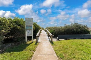 Property grounds - "Seaside Escape" block from the Beach, Grill (Neptune Beach)