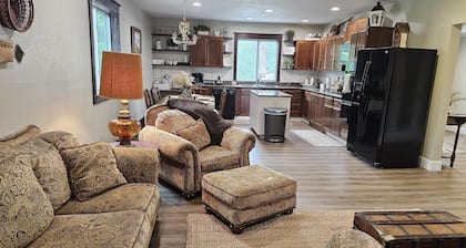 Cozy Farmhouse w/ short walk to a private lake