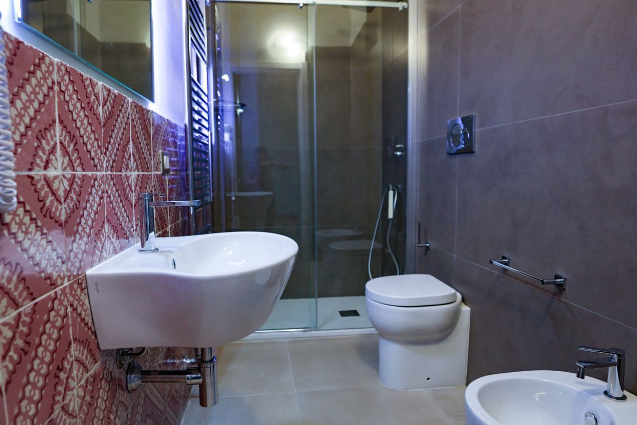 Dusche, Haartrockner, Bidet, Handtücher