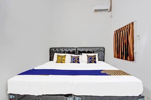Economy Triple Room - OYO Life 91523 Kenari Guesthouse (Kudus)