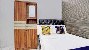 Economy Double Room | Desk, laptop workspace, free WiFi, bed sheets