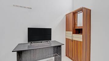 Desk, laptop workspace, free WiFi, bed sheets