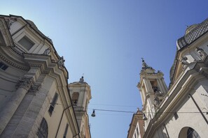 A historic building with classical architecture, including ornate columns and statues. - Màs Boutique Hotel (Rome)