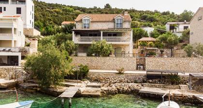 Luxury Lovely Decorated Seaside Villa with Private Pool