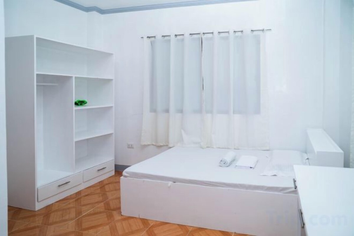 Rollaway beds (surcharge), bed sheets