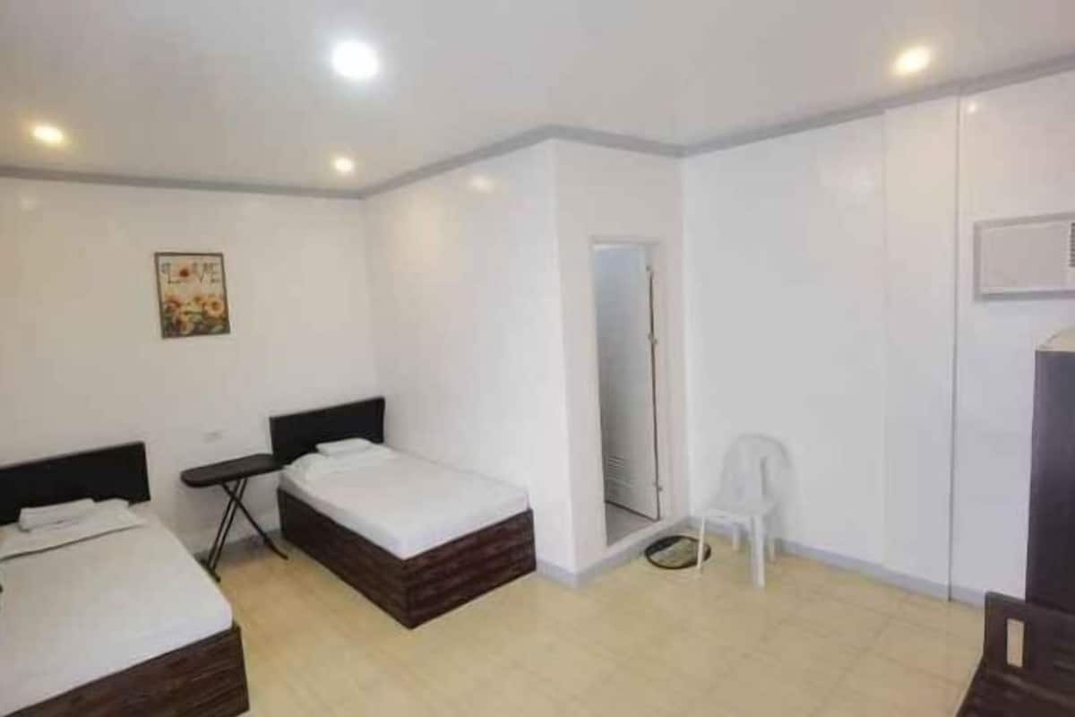 Rollaway beds, bed sheets