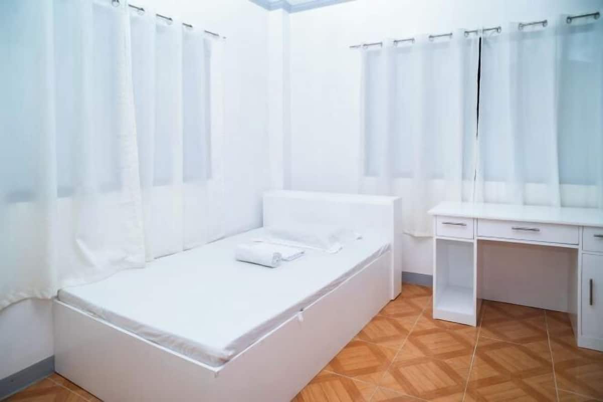 Camas plegables/adicionales y ropa de cama