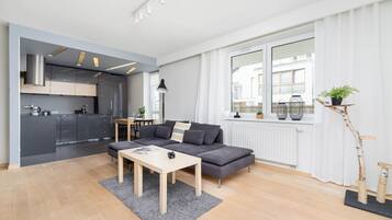 Apartment, 1 Bedroom, Balcony | 1 bedroom, bed sheets