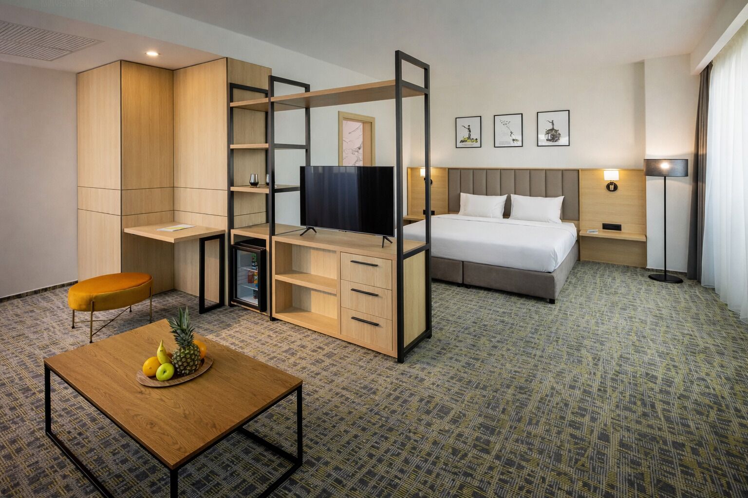 Junior Suite, 1 King Bed, Non Smoking, City View | Premium bedding, minibar, in-room safe, desk