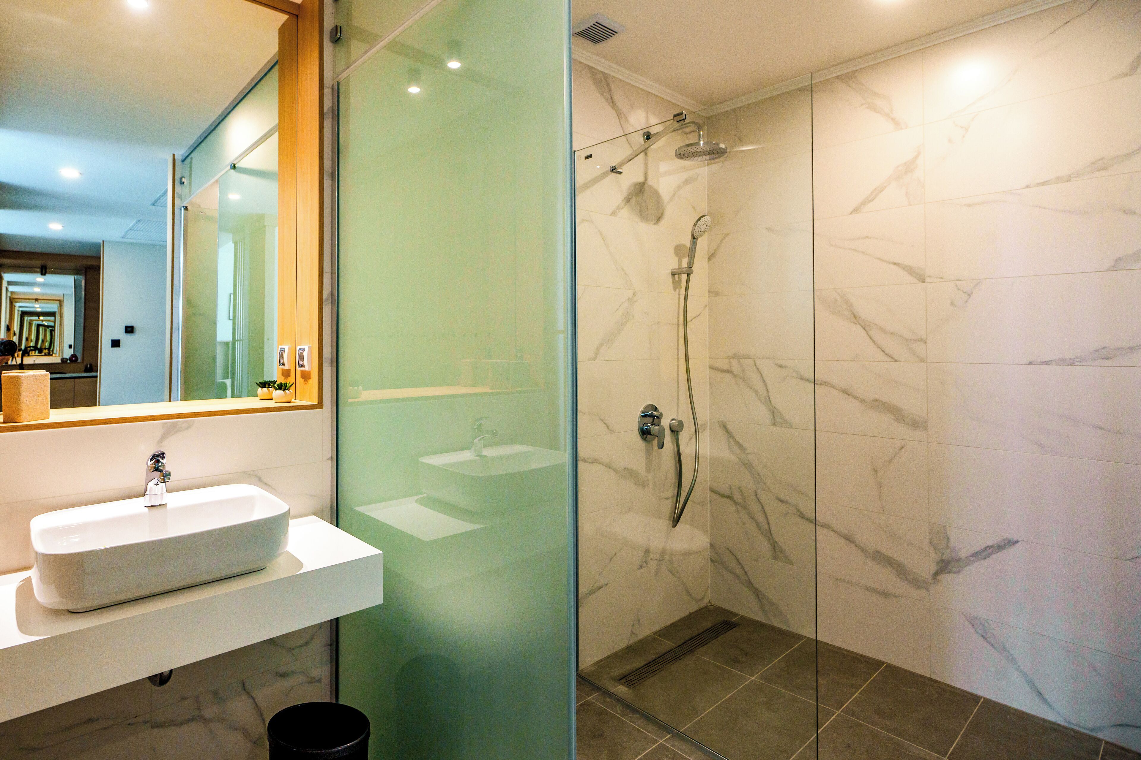 standard double room | bathroom | shower, rainfall showerhead, hair dryer, slippers