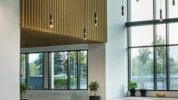 Coin salon dans le hall