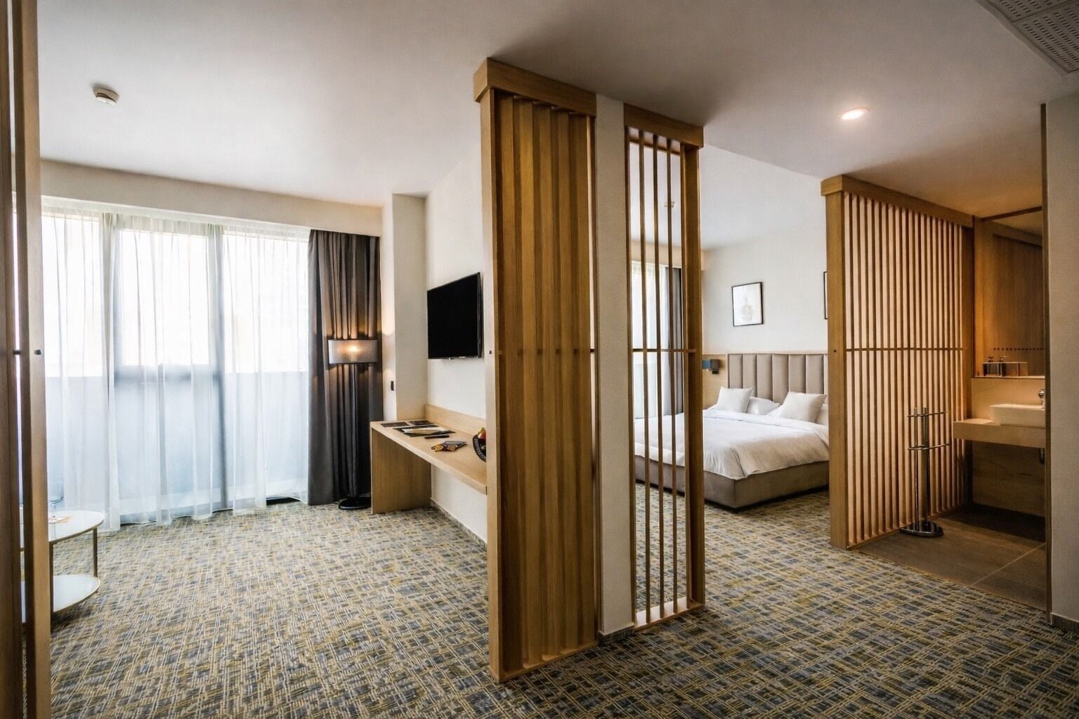 Suite ejecutiva | Ropa de cama de alta calidad, minibar, caja fuerte y escritorio