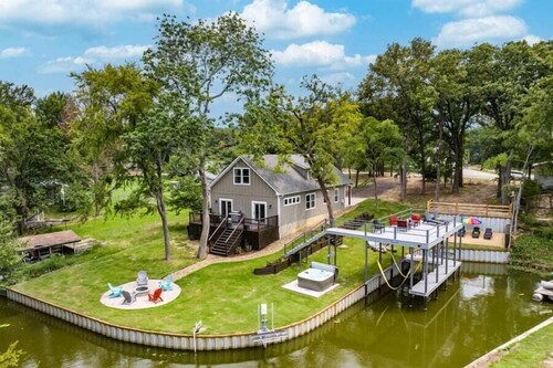 Paradise Point Lakefront Getaway, Beach, Hot Tub