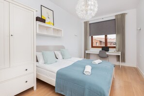 3 bedrooms, iron/ironing board, WiFi, bed sheets