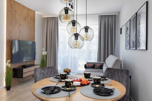 Dining - Spadochroniarzy 4A | Charming Apartment | Fitness (Dziwnów)