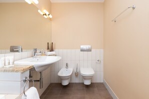 Unclassified image, 5 of 50, button