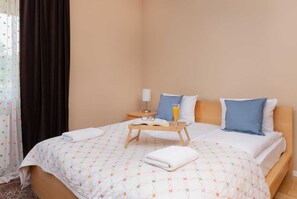 3 Schlafzimmer, Schreibtisch, Bügeleisen/Bügelbrett, WLAN