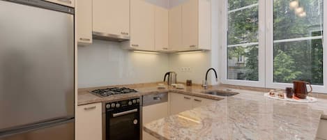 Refrigerador, horno, parrilla de estufa y lavavajillas