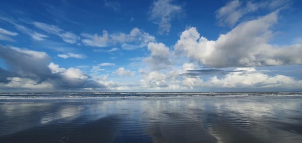 Una spiaggia nelle vicinanze