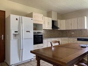 Mikrowelle, Ofen, Herdplatte, Geschirrspüler