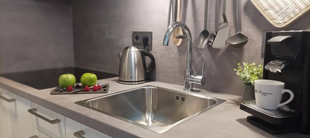 雪櫃、微波爐、焗爐、洗碗機