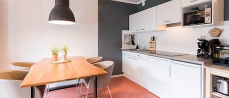 Fridge, microwave, dishwasher, coffee/tea maker