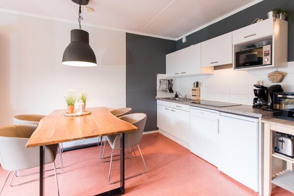 Fridge, microwave, dishwasher, coffee/tea maker