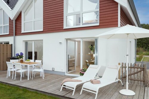 Villa am See  für bis zu 6 Personen mit Kaminofen, Badewanne  und Sauna - Haustiere herzlich willkommen, direkt am Wasser gelegen