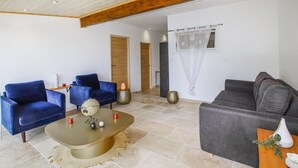 A living room with two sofas, a coffee table, and a decorative globe. - Beautiful home in Suze-La-Rousse (Suze-La-Rousse)