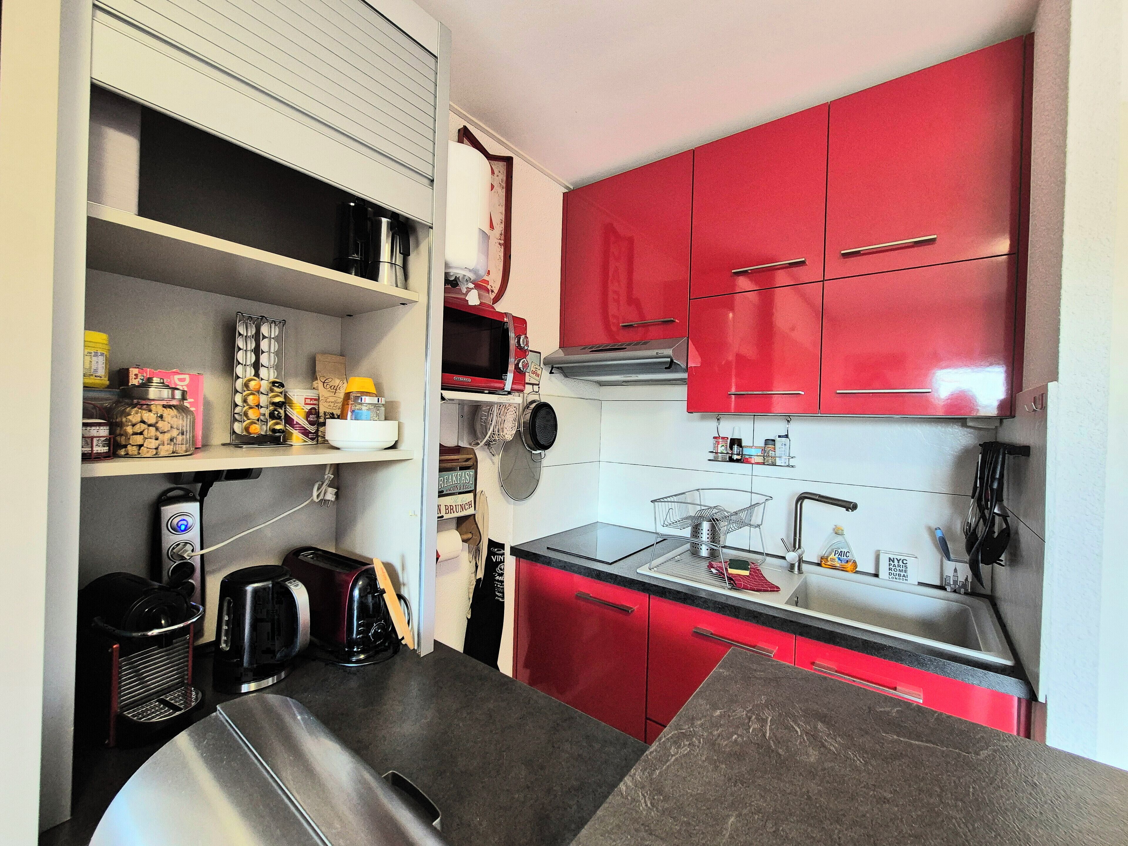 Fridge, microwave, oven, coffee/tea maker