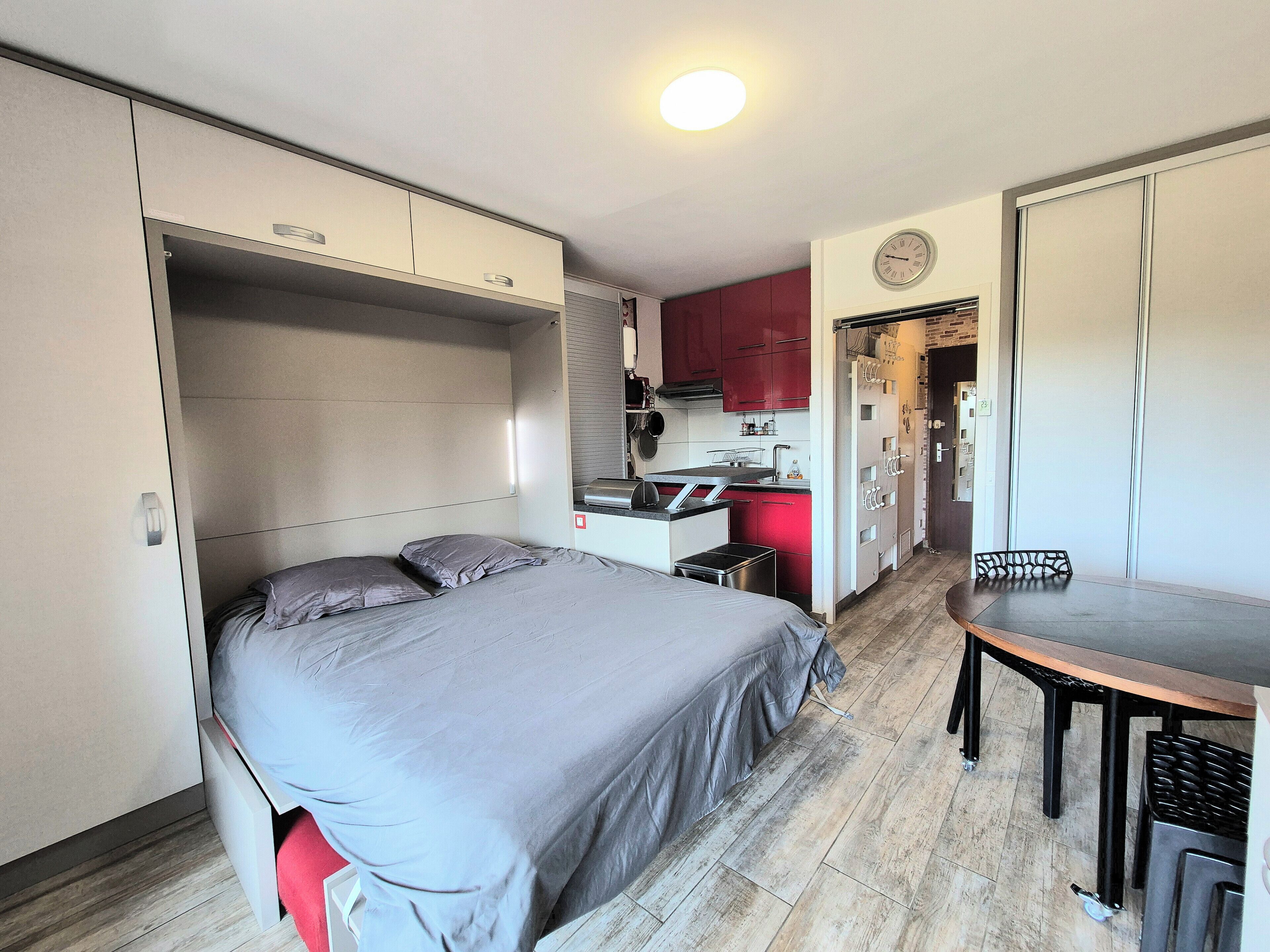 1 bedroom, bed sheets