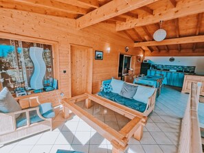 TV, DVD player, video library - 5 bedroom log cabin, Absolute Calm (Tresserve)