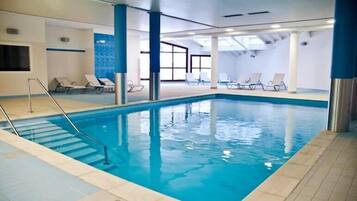 Alberca techada y alberca climatizada