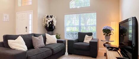 Télévision, baby-foot, espaces bureaux