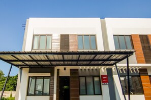 Front of property - OYO 3826 Columbus Residence K11 (Karawang)