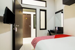 标准双人房 | 办公桌、免费 WiFi、床单