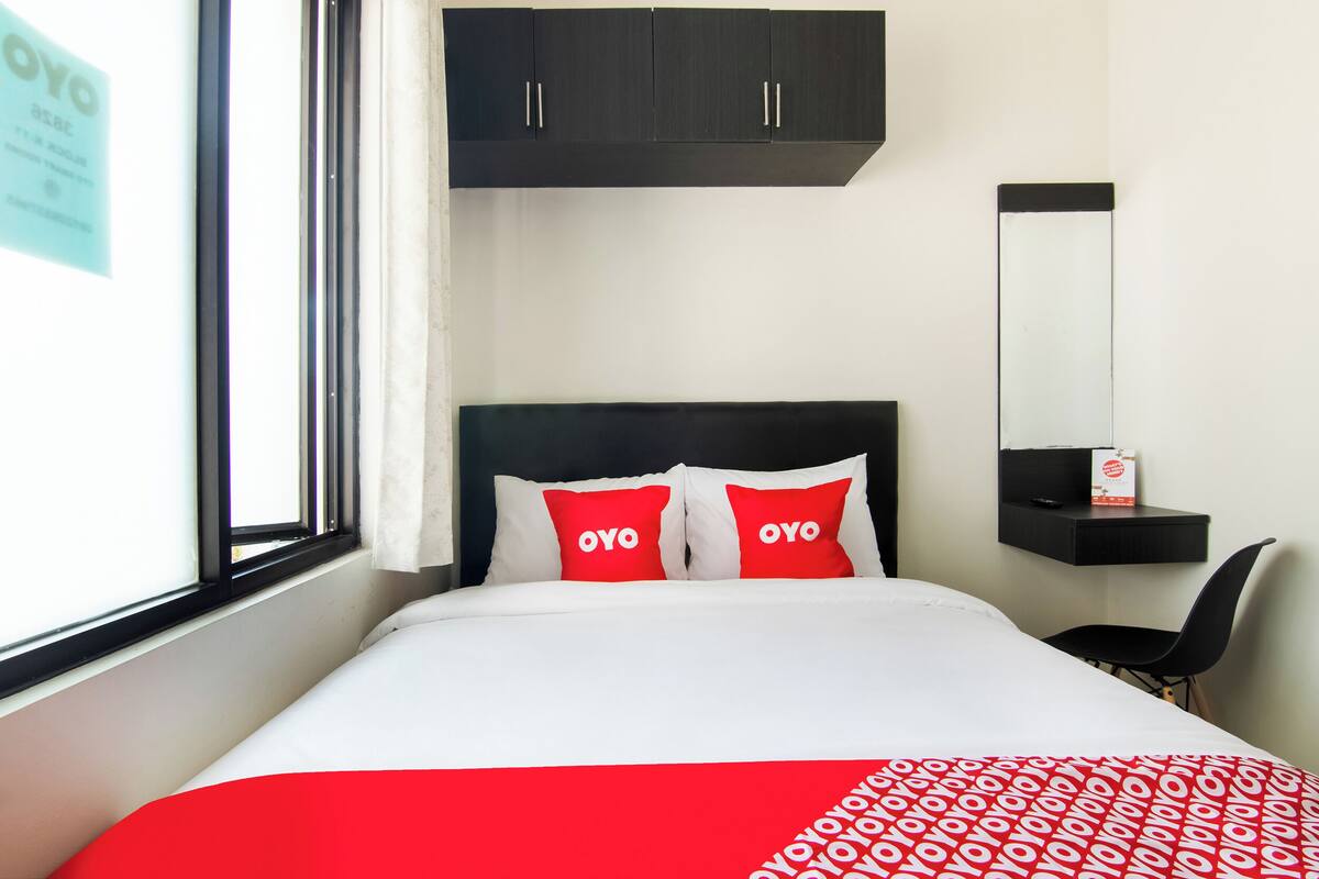 Desk, free WiFi, bed sheets