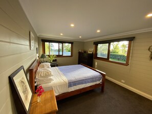 6 habitaciones, tabla de planchar con plancha, wifi y ropa de cama 