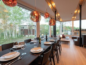 Yuki Sugi at Intuition 5 bedroom Chalet with Onsen | In-room dining - Yuki Sugi at Intuition (Kutchan)