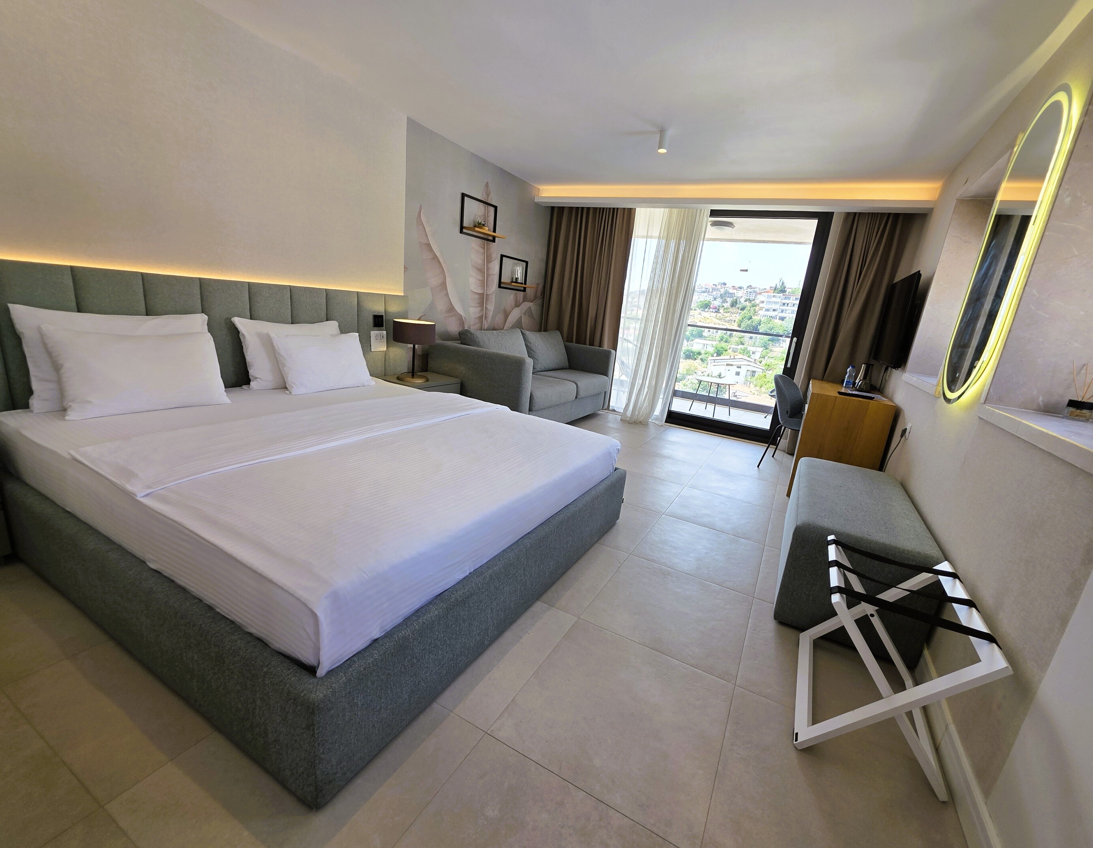 Chambre Deluxe, non-fumeur, vue sur la mer | Literie de qualité, lit avec matelas en mousse à mémoire, coffre-fort