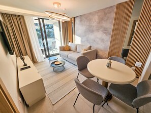 家庭套房, 非吸煙房, 海景 | 高級寢具、記憶床墊、客房內保險箱、書桌