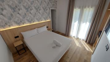 Habitació doble Deluxe | 1 dormitori, minibar i caixa forta a l'habitació