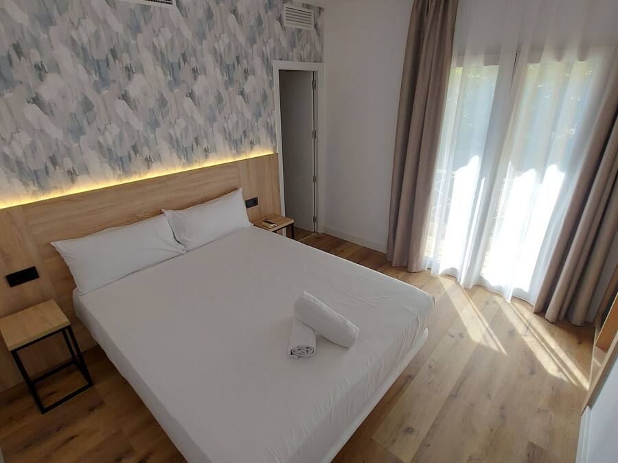 Deluxe Double Room | Minibar, in-room safe, soundproofing, iron/ironing board