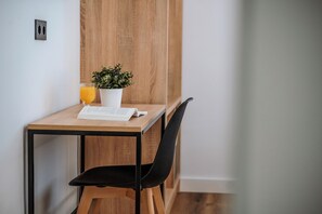 49–tuumainen televisio, jossa digitaalikanavat