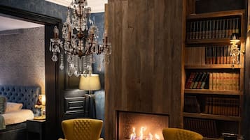 Deluxe Suite | 1 bedroom, minibar, desk, soundproofing