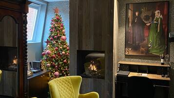 Luxury Room | 1 bedroom, minibar, individually decorated, individually furnished