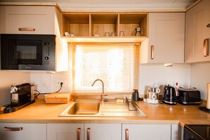 Fridge, microwave, oven, stovetop - Gemütliches Chalet im Ferienpark de Oase Renesse (Renesse)